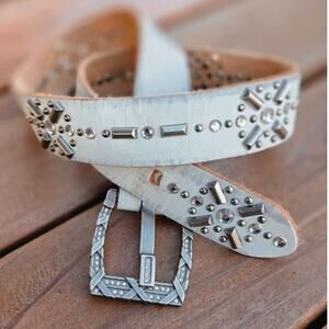 BKE Distressed White Leather Rhinestone Belt Sz S Antique Silver Western